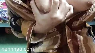 Em nữ sinh tự show vú căng tròn cực đỉnh