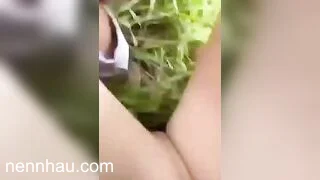 Rình lôi bé lớp 10 vào bụi cỏ để địt,e có nó phản kháng như không đáng kể hot nhất