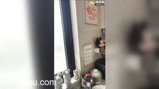 quay lén em gái phơi lồn ở ban công cực hot