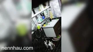 Đặt cam quay lén em họ mới lớn đi tắm không thể bỏ lỡ