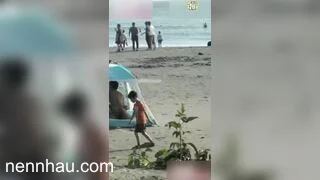 Đỉnh của đỉnh cặp đôi địt nhau public ngoài bãi biển cực chill