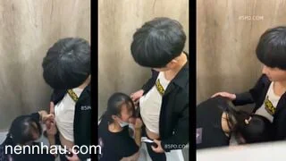 Lộ clip QUAY LÉN, 2 BẠN HS CHƠI NHAU TRONG WC
