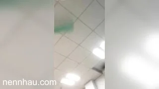 Quay lén dưới váy của con bạn chung lớp lên lau bảng nóng bỏng