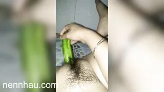 bé rau bến tre vú to lấy chộm dưa leo vào nhà tắm thủ dâm - phần 3 cực ngon