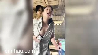 Tuyệt đỉnh Dụ dỗ đụ vợ thằng khác sau bếp ngay trong nhà nó, hấp dẫn thật sự.