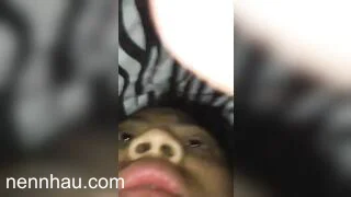 Siêu nứng nửa đêm mò sang phòng em sinh viên phòng bên móc lồn rồi địt