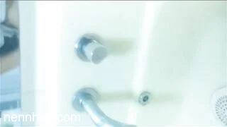 Cặp đôi học sinh cấp 3 mới lớn, lộ clip làm tình trong wc đỉnh của chóp