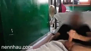 lén sục cặc trên tàu thì bị phát hiện, liền nhờ ng lạ sục hộ cho hot nhất