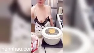 Anh ck quay clip vk lộ dú gửi anh em chí cốt chiêm ngưỡng hot nhất