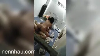 Siêu hot Anh họ 18 tuổi cố gắng đụ em gái 17 tuổi của mình, cái tuổi nứng lồn vô tội vạ.