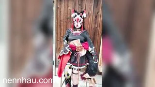Siêu nứng Dụ em gái cosplay thủ dâm public