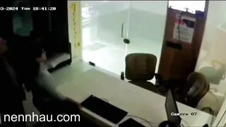 Muốn thăng chức trong công ty chị gái lén chồng cho sếp đụ. cực hot