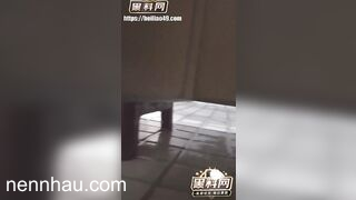 Liều mình lẻn vào nhà tắm công cộng nữ để quay lén các e teen đg tắm cùng nhau mới nhất hôm nay