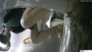 Cam kín quay lén các em teen TQ xinh đẹp đi đái trong nhà vệ sinh công cộng #26 nóng bỏng