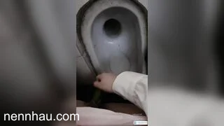 Cực kỳ hot Dâm nữ học sinh TQ chuyên nứng lồn lén lút móc lồn public ở trường học #1