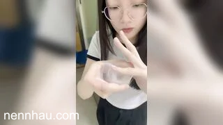 Lộ clip đi hiến tinh trùng còn được bé y tá bú cu cho luôn còn gì bằng nữa