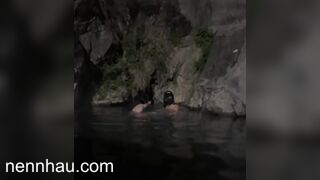 Đỉnh của chóp Vào khu du lịch tắm nude với người lạ