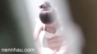 Cực đỉnh Nhìn chị dâu phụt nước vào lồn thủ dâm nhìn là muốn vào giúp chị