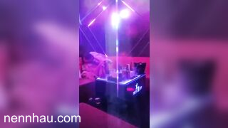 Bom tấn địt nhau trong phòng karaoke xôn xao facebook cho anh em xem - phần 1