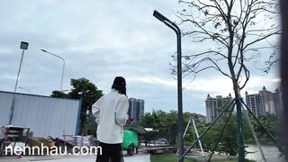 Em gái không mặc quần lót đi hỏi đường người lạ cực phẩm