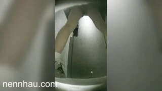 Đứa nào bữa đam mê quay lén toilet đâu? Vào đây siêu hot