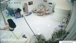 Siêu phẩm quay lén mấy em học viên múa cột cởi chuồn thay đồ