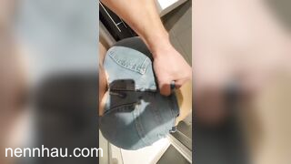 Lộ clip “thg ngyeu m chim bé chịch có sướng bằng t đâu” địt con bạn ngay giữa tttm