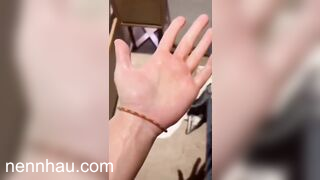 “móc nhẹ thoi em đái ướt hết sàn roi”- đi khách con bé ngon vl xem ngay