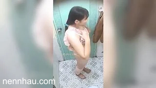 Tuyệt đỉnh DƯỢNG QUAY LÉN CON THAY ĐỒ VỪA XEM VỪA HỒI HỢP SỢ BỊ PHÁT HIỆN