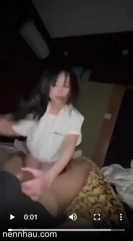 Em gái dâm như thế bị anh họ bắt huấn luyện bú cu cũng xứng đáng. xem ngay
