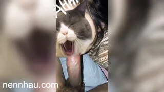 Nữa đêm sang phòng bé e họ dâm đang ngủ tụt quần ra bắt e bú cu quay video #1 xem ngay