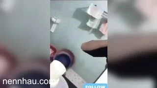 Cực kỳ hot Gái teen cấp 3 show vú trước gương