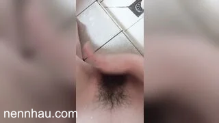 Siêu ngon “Nứng chịu k nổi nữa rồi” ở trường mà lên cơn nứng đành vào nvs móc lồn giờ ra chơi