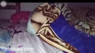 Siêu hot Mẹ vợ ngủ say thằng con rể lén lút lên ngủ cùng ôm ấp mẹ sờ lồn mẹ như chồng mẹ.