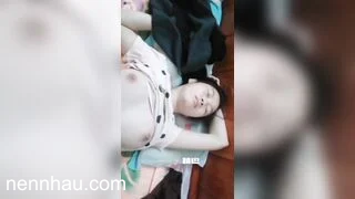 Cực phẩm Dượng loạn luân phá trinh chiếc lồn non con gái riêng của vợ khi đi làm chưa về