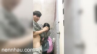 Hot nhất Anh họ liều lĩnh bắt em gái 17 tuổi bú cu rồi đụ luôn không bao.
