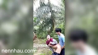 Cực hot Cháu họ nứng cặc thèm đụ lại xin dì út đụ ai dè dì dắt ra vườn vắng và cho đụ thật.
