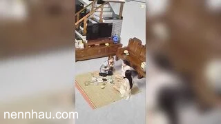 XEM CAM THẤY BÀ MẸ KẾ VÀ 2 ĐỨA EM ĐỌ VÚ XEM AI TO KAKA hot nhất
