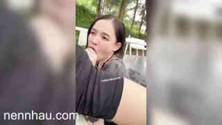 Không thể bỏ lỡ Ghệ dâm vú tròn nứng lồn đi du lịch cùng ck còn gạ ng lạ đụ public bắn tinh lên mặt