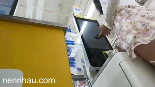 uay lén dưới váy gái xinh có bé còn không mặc quần lót - phần 19 đỉnh của đỉnh
