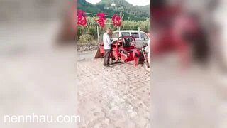Cô gái không mặc quần lót khoe lồn cho người ta xem hot nhất