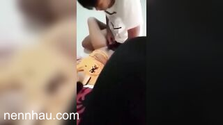 Full HD Em học sinh 2k9 chơi bời bỏ học bị đụ tập thể trong nhà nghỉ.