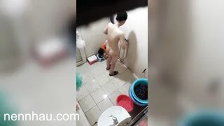 Quay lén nhỏ em họ đi tắm 1 mới nhất hôm nay