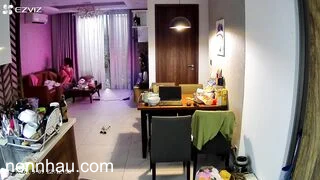 Cực kỳ hot Vợ đi làm check cam thấy chồng thản nhiên gọi phò về nhà chơi la ré banh phòng
