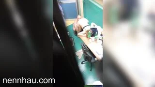 Quay lén thấy sếp đang địt nhau với thư ký ở trong kho cực nứng