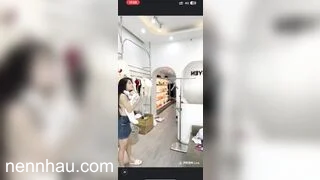 Đỉnh cao các em LIVESTREAM hàng như này nhiều người xem lắm - phần 2
