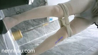 Vào nhà vệ sinh nữ quay lén đồng nghiệp đái siêu phẩm