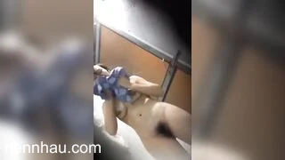 Nóng bỏng Quay lén em họ mới lớn đi tắm