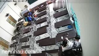 Đỉnh của đỉnh 2 em học sinh cấp 3 phịch nhau ngay trong lớp học đông người