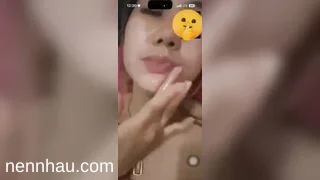 Gái dâm cinh móc lồn rồi bú mút ngon tay dâm đãng gọi video cho trai đỉnh của chóp